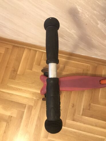 Trotineti, skejtbordovi i hoverbordovi: Micro trotinet Sa torbicom U super stanju na Zvezdari moguce — 12