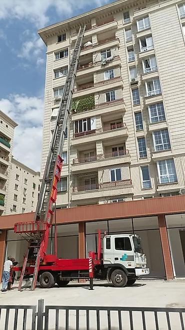 250: Автолифт – услуги по подъёму и спуску грузов. Возможности: - Работа — 3