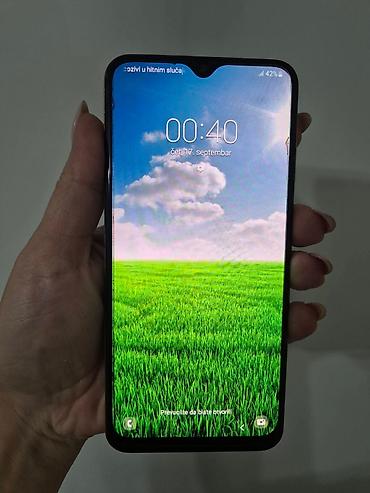 Samsung: Samsung Galaxy A30, zlatna boja Glavne karakteristike: - Ekran 6.4" — 2