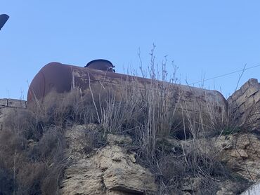 Baklar və çənlər: Salam. 8-10 tonluq qalın dəmirdən su çəni satılır. Bakıdadır. Qiymət — 3