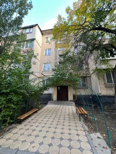 номера в иссык куле: 3 бөлмө, 59 кв. м, 104-серия, 1 кабат, Эски ремонт