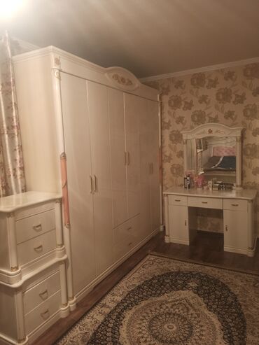 мебель в токмаке: Спальный гарнитур, Двуспальная кровать, Шкаф, Трюмо, цвет - Белый