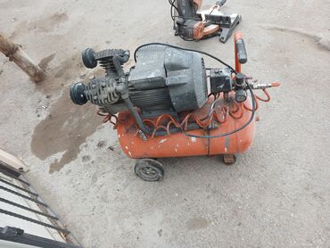 бутыль стеклянная 50 литров: Hava kompressoru Yaxsi veziyyetdedir 2.2kvt 50ltr 2porwen