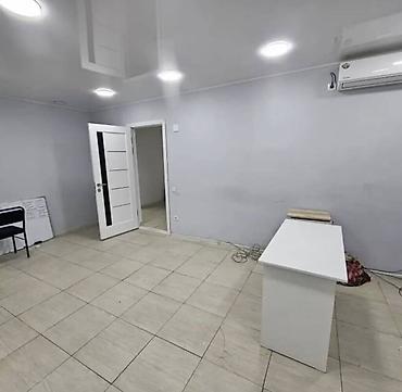 Продажа коммерческой недвижимости: Коммерческое помещение, 4-й микрорайон Площадь: 136 м² Этаж: 1-й, два — 5