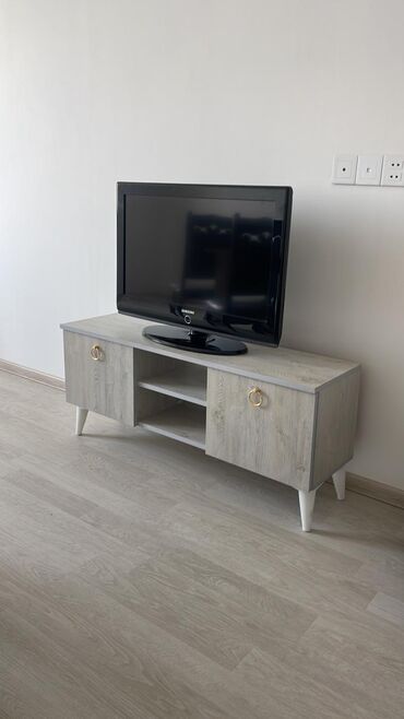 TV altlığı: Yeni, Düz TV altlığı, Rusiya — 9