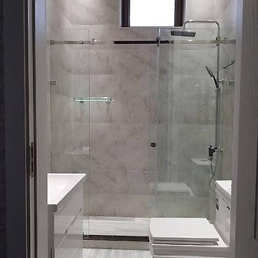 Душевые кабины: Раздвижная душевая перегородка из трёх частей с расположением двери по — 7