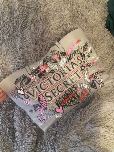 Victoria’s Secret kozna torba original snizena 2800 din plus pokloni