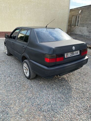 авто соната: Volkswagen Vento: 1992 г., 1.8 л, Механика, Бензин, Седан