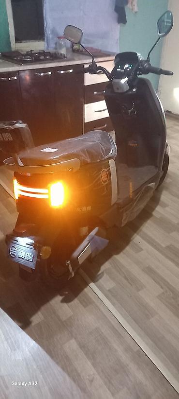 Mopedlər,skuterlər: Elektrik skuter - Şəhər daxili hərəkət üçün kompakt və səssiz — 4