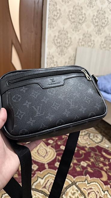 барсетка луи: Барсетка, Louis Vuitton, Материал: Экокожа, Застежка на молнии, Новый — 2