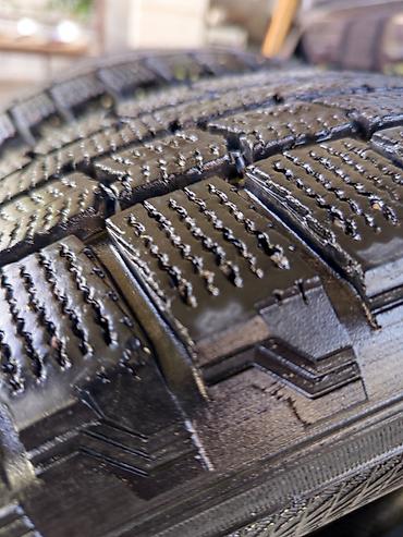 зимние колеса r15: Продаю комплект зимней резины (шины) "MAXXIS" в отличном состоянии — 3