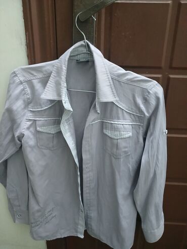 Köynəklər: Hərbiri təzə kimidi 10 .12 yaş uşaqlar üçün hamısı bir yerdə 30m — 21