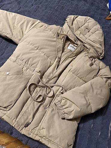 boyun bagi: ZARA qadın puffer gödəkçə - Rəng: bej - Model: kapüşonlu, beldə — 1