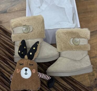 Čizme: Nove čizmice Cena 2700 Vel. od 23 do 35 broja. P/022 poručivanje u — 10