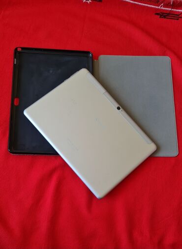 Tableti: Tablet kao nov ima za 2 sim kartice, bezame, veliki 10 inca, sve — 10
