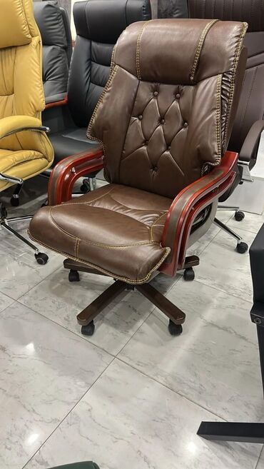 Ofis və oyun kresloları: Yeni, Təkərli, Qolları tənzimlənir, Dəri — 15