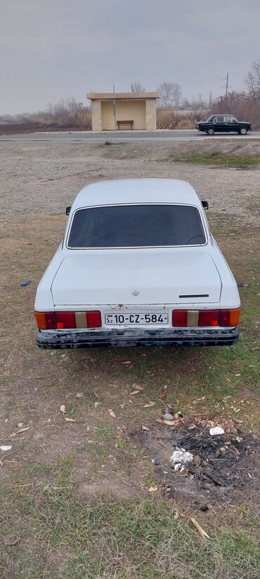 Digər avtomobillər: Məhsul: Klassik sedan avtomobil (ağ rəng), mexaniki ötürmə Təsvir: - — 8