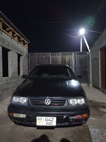 аварийный венто: Volkswagen Vento: 1993 г., 1.8 л, Механика, Бензин, Седан