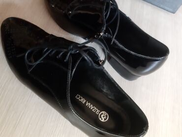 продам туфли женские: Туфли 39, цвет - Черный