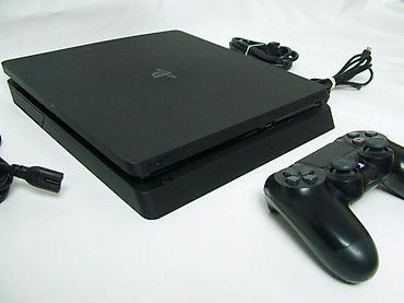 PS4 (Sony Playstation 4): U ponudi je Sony PlayStation 4.
Konzola je najnoviji SLIM model — 2