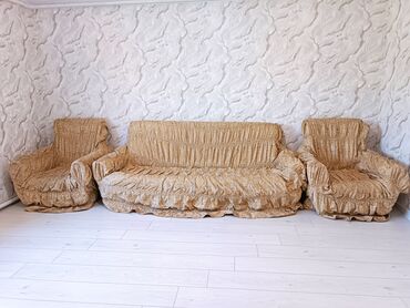чехии: Прямой диван, цвет - Коричневый, Б/у