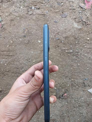gunes panel kamera: Smartfon – mavi/qara tonlarda, sərt korpuslu, sol tərəfdə həcmi — 7