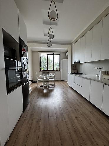 Продажа квартир: 3 комнаты, 117 м², 7 мкр 2 этаж, Евроремонт — 4