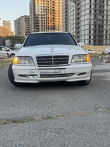 mersedes vozduxamer: Mercedes-Benz C-Sinif (W202) sedan, ağ rəng Xüsusiyyətlər: - Kuzov: 4 — 2
