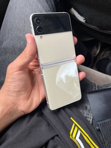 телефон балыкчы: Продаю Samsung Z Flip3 в хорошем состоянии всё работает минусов нет