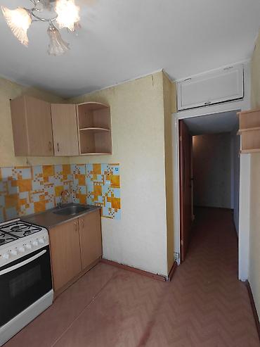 6 микрорайоне: 1 комната, 30 м², 6 мкр 104 серия, 4 этаж, Требуется ремонт — 2