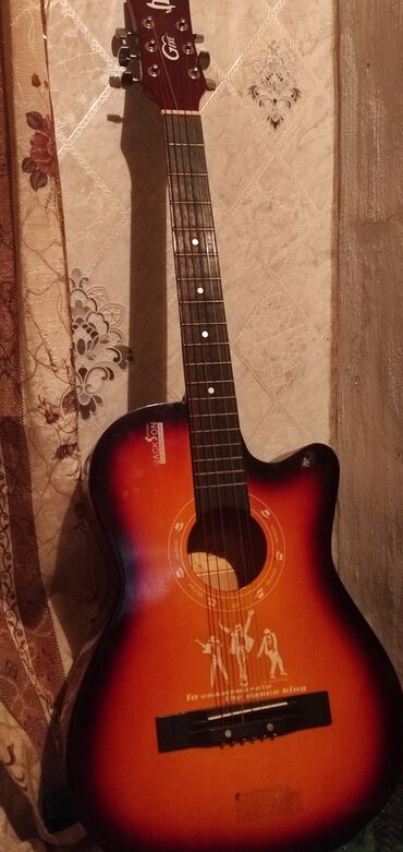 гитара 210: Продаю 6- Ти струнную гитару ещё 6 струн в подарок