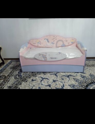 Детские кровати: Срочно продаю детский кровать.
 Торг уместен