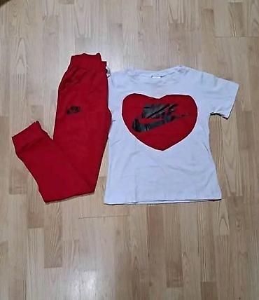 walkmax patike: Komplet NIKE majica i donji deo trenerke. -Bela majica kratkih rukava — 6