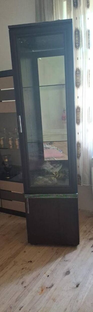 Dolablar: 1 qapı Servant