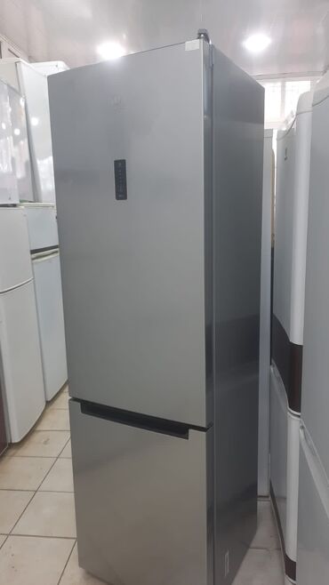 продаю холодильник бу: Холодильник Indesit, Двухкамерный