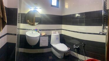 Həyət evləri və villaların satışı: Şəhər mənzərəsinə açılan balkonları olan möhtəşəm fasadlı 4 mərtəbəli — 6