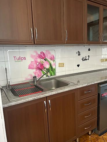 Mətbəx mebeli: Ustunde yalnız moyka verilir. Pecka duxovka spirator ayrıca 150azn — 2