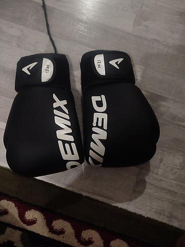 Спорт и отдых: Боксерские перчатки Demix, вес 12 oz. - Универсальный вес 12 унций — — 1