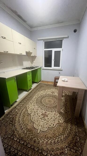 qaracuxur heyet evleri: Bine Atciliqda Tahiroglu İnşaat kucesinde 2 otaxli heyet evidi aileye