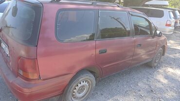 дом на колесо: Минивэн Honda Odyssey с правым рулем и продольными рейлингами на