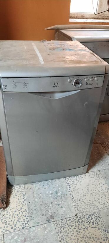 Посудомоечные машины: 2-ci əl. İşlək vəziyyətdə, heç bir problemi yoxdur.
Sulutəpə qəs