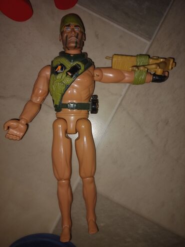 vrteška za krevetac: Action man original za decake.
Uplata na racun pa slanje odmah