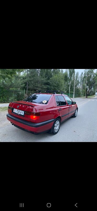 срочная продажа авто по низким ценам: Volkswagen Vento: 1993 г., 1.8 л, Механика, Бензин, Седан