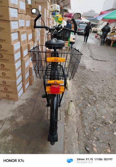 Şəhər velosipedləri: Velosiped satılır 28 lik. Qabaq işığlar işləkdir. Qabaqda və — 7