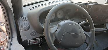 şadman maşını: Iveco Daily yük furqonu - Marka/model: Iveco (sükan üzərində “IVECO” — 2