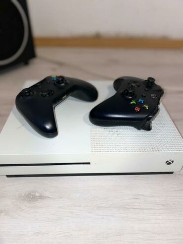 alcatel one touch cena: Na prodaju 
xbox 1tb
sa 2 dojstika 
fortnajt fudbal igrice