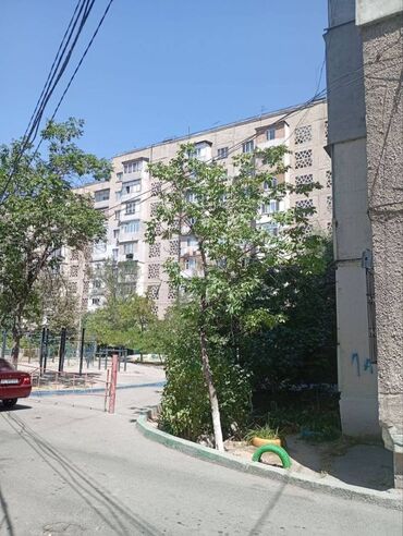 квартира с подселением для семейных: 1 бөлмө, 36 кв. м, 105-серия, 4 кабат, Эски ремонт