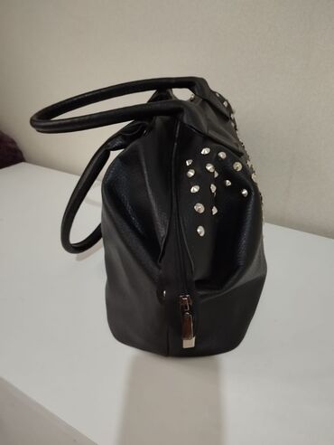 Çantalar: Sumka əsil dəridən 2, 3 dəfə işlənib təzədən secilmir — 6