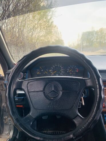 тракторы 95: Mercedes-Benz W124: 1990 г., Бензин, Седан