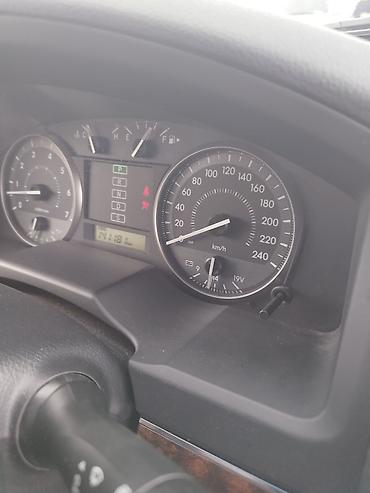 e39 guzgu: Toyota Land Cruiser V6 ağ rəng, tam ölçülü 7 yerlik SUV. Mühərrik və — 6